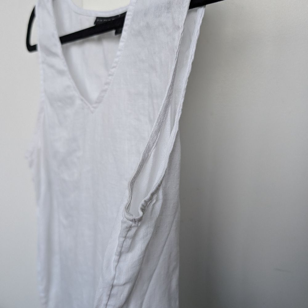 Tahari Essentials 100% Linen Lightweight Flowy V-neck Tank Top - Picture 4 of 14